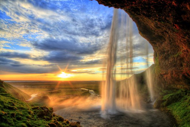 Рассвет на водопаде Сельяландфосс