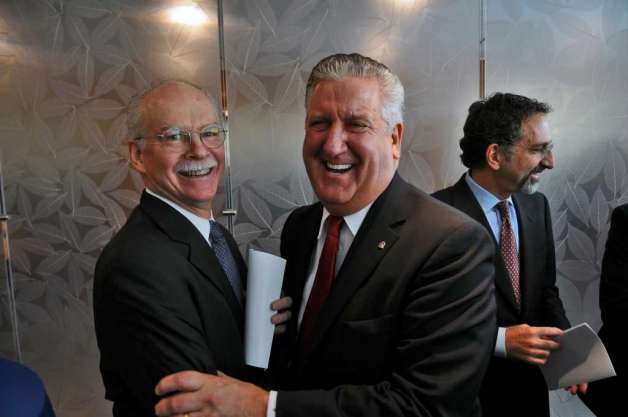 История о том как американская бандитская семья Херст - первых медиамагнатов Америки и родоначальников фейк-ньюз , спровоцировала войну между США и Испанией .Семейка Hearst - война ,бандитизм, ложь и деньги . История о том как американская бандитская семья Херст - первых медиамагнатов Америки и родоначальников фейк-ньюз , спровоцировала войну между США и Испанией .Семейка Hearst - война ,бандитизм, ложь и деньги . геополитика,история