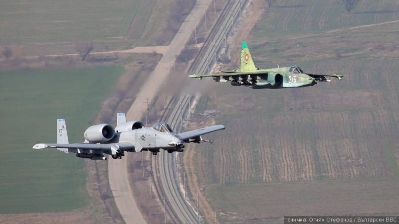 Битва штурмовиков. Су-25 против A-10 Thunderbolt II Битва штурмовиков. Су-25 против A-10 Thunderbolt II