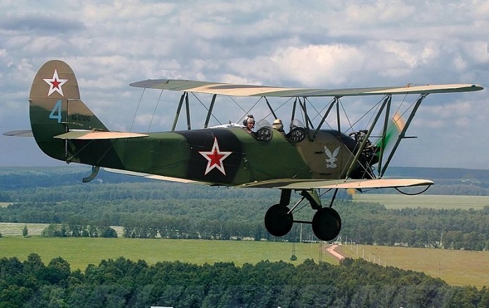 У-2 (ПО-2) мог совершать взлёт и посадку на самых малых аэродромах и даже на неподготовленных площадках./Фото: cn15.nevsedoma.com.ua