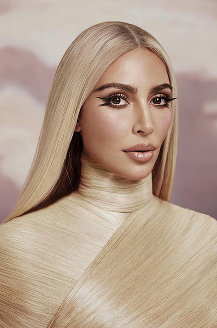 Ким Кардашьян снялась для обложки Allure и дала интервью: "Я смирилась с тем, что я не идеальна. Ненавижу свои руки" Ким Кардашьян снялась для обложки Allure и дала интервью: "Я смирилась с тем, что я не идеальна. Ненавижу свои руки" Фотосессии