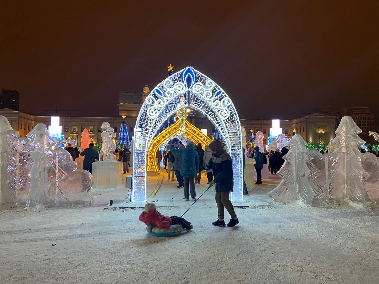 Самара в январе. Площадь Куйбышева Самара зимой. Площадь Куйбышева Самара новый год 2022. Новогодняя площадь Куйбышева Самара. Площадь Куйбышева Самара зима 2021.