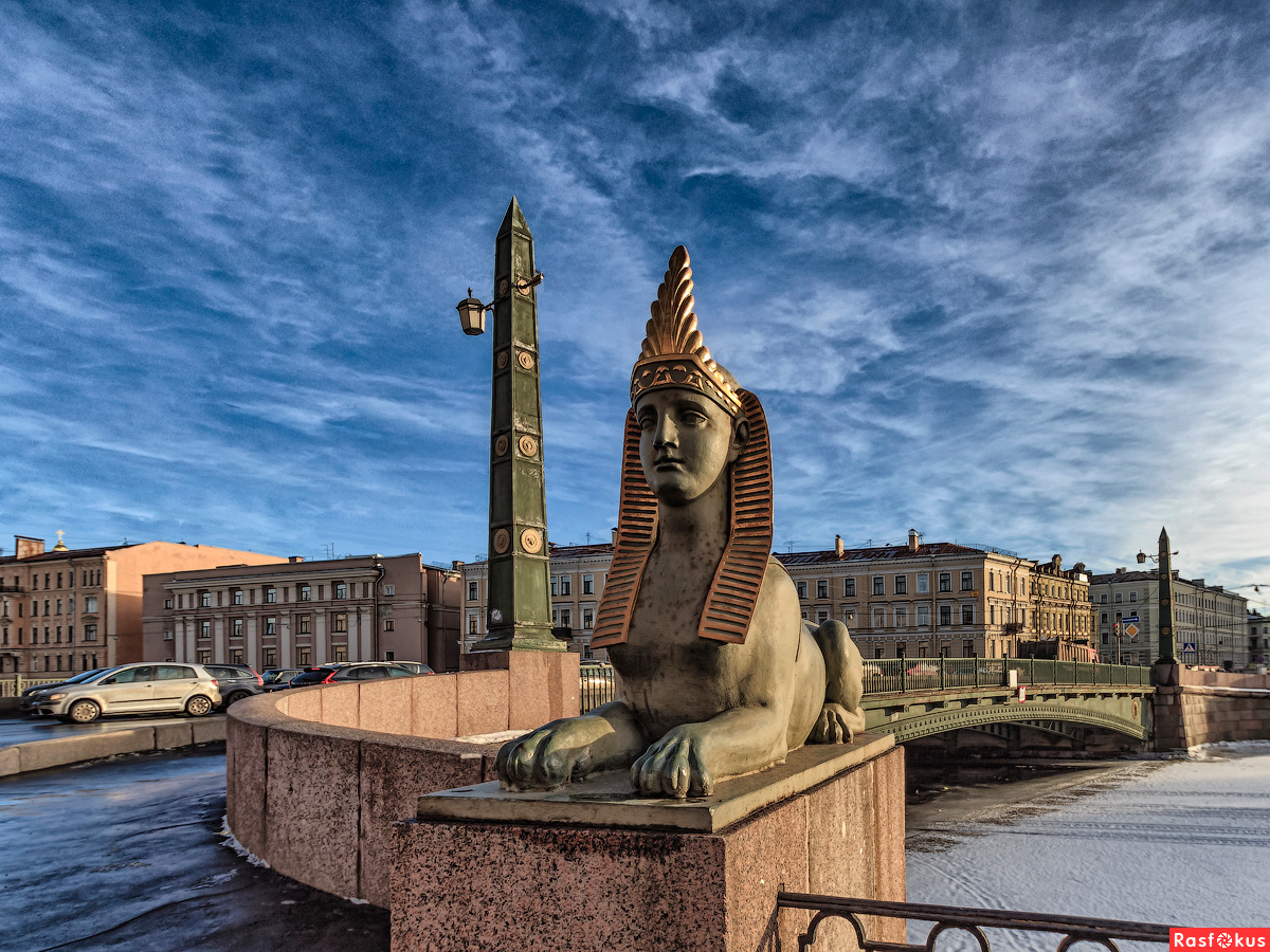 Какая скульптура находилась в центре. Египетский мост в Санкт-Петербурге. Египетский мост на набережной реки Фонтанки. СПБ Египетский мост сфинксы. Сфинксы на египетском мосту.