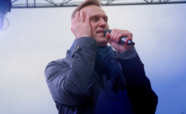 Навальный надышался газом – Меркель убивает 