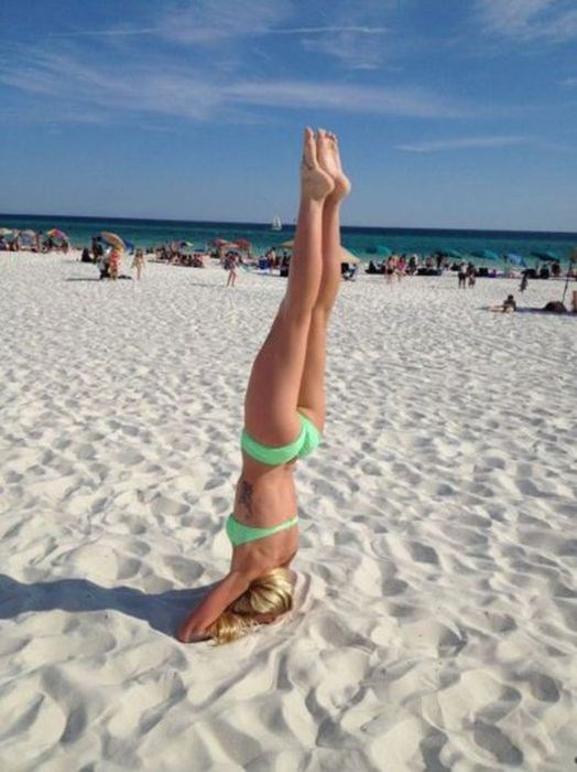 Летние девушки в бикини Летние девушки в бикини позитив