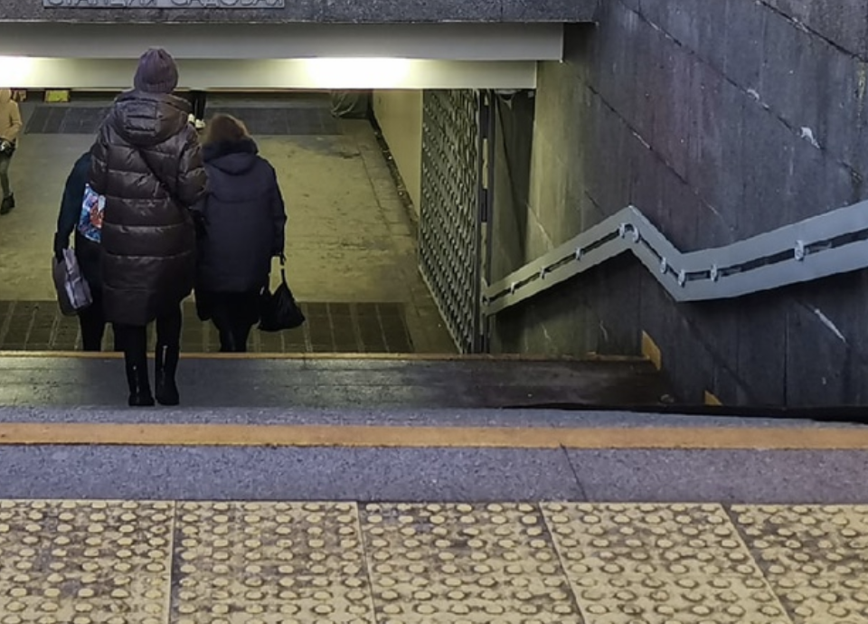Фото людей метро спб