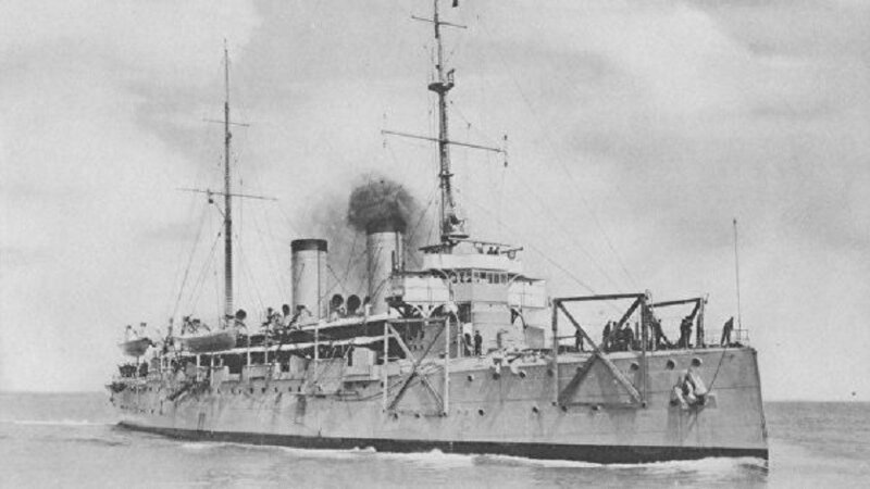 Пикирующая смерть. Как летчик Василий Раков потопил немецкий крейсер 