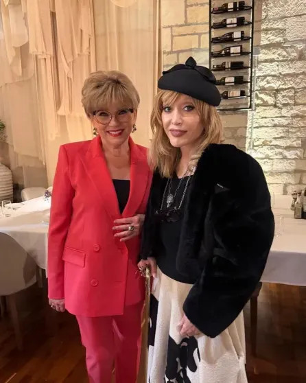 В шубе Prada и берете: Алла Пугачёва появилась на публике в Лимасоле Пугачёва, Максим, рождения, Галкин, детьми, вместе, поддержала, Певица, осудил, публично, Гарри, 12летних, детей, России, воспитывают, женаты, Супруги, ажиотаж, вызвала, недавно