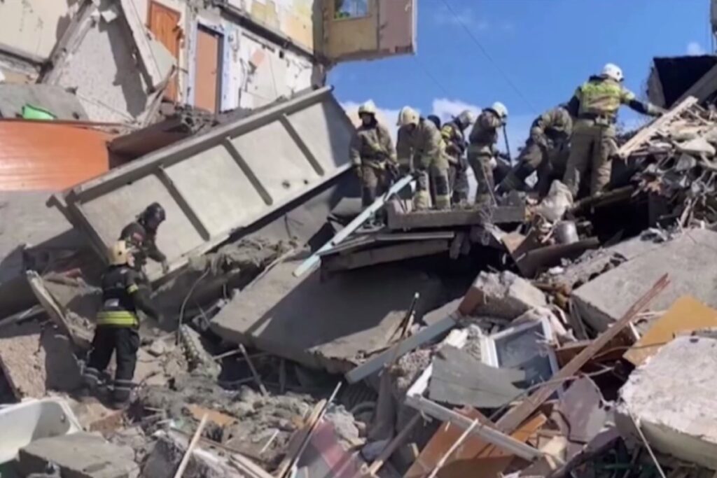 Число пострадавших при обрушении дома в в Нижнем Тагиле выросло до 10 человек, среди них 5 детей