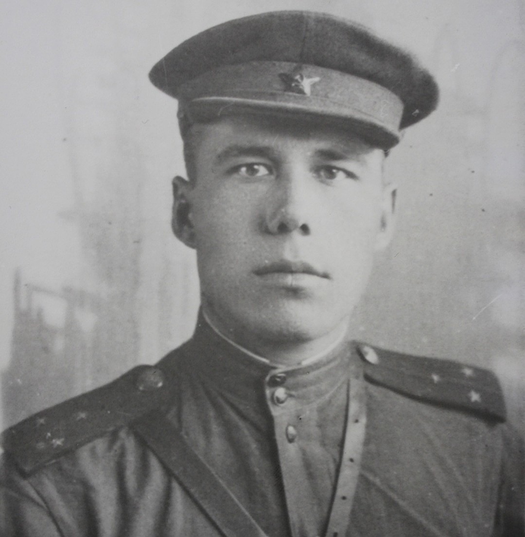 Иван Овсянников. Фото сделано 16 октября 1943 в Татищево Саратовской области. 