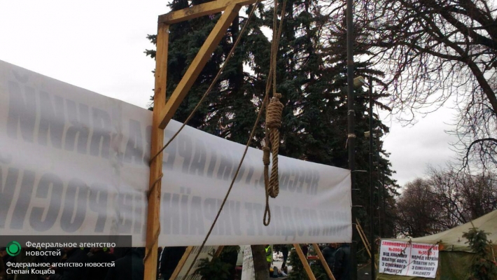 Националисты захватили центр Киева и поставили виселицы 