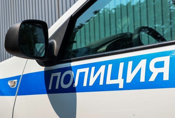 В подмосковном Орехово-Зуево 15-летняя школьница выпрыгнула из окна первого этажа, чтобы спастись от домогательств пьяного отца, сообщает Telegram-канал SHOT. Подросток обратился в полицию.