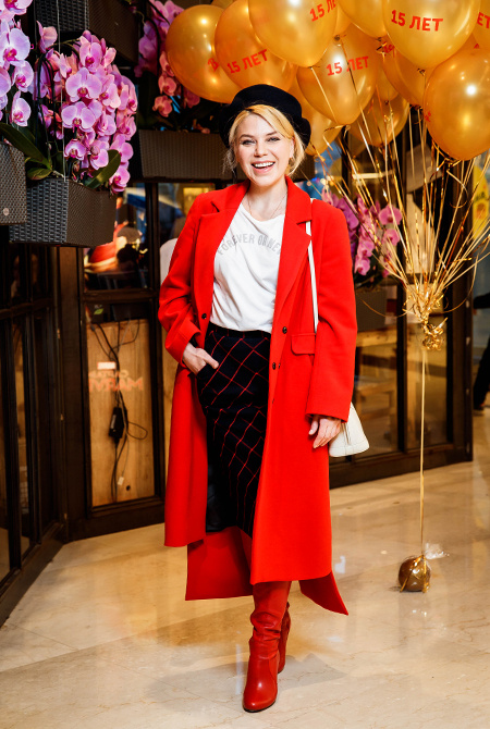 Ксения Собчак, Рената Литвинова и другие звезды отметили праздник "Весны" на Новом Арбате