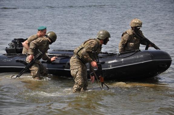 Военкор Стешин: в случае полномасштабного наступления в Донбассе армия Украины может высадить десант на юге ДНР