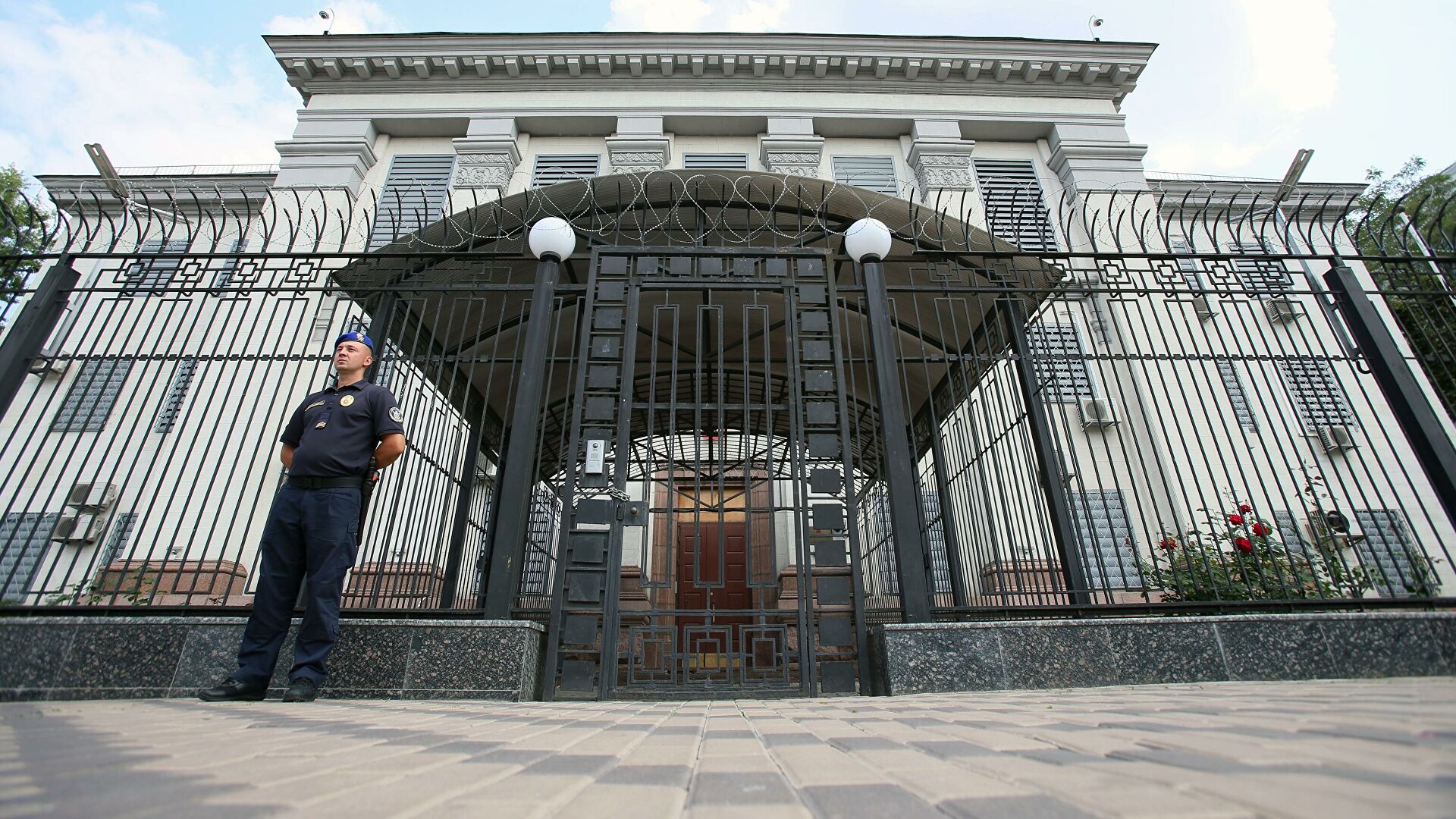 Посольство в Киеве призвало МИД Украины допустить консула к задержанному россиянину Косяку