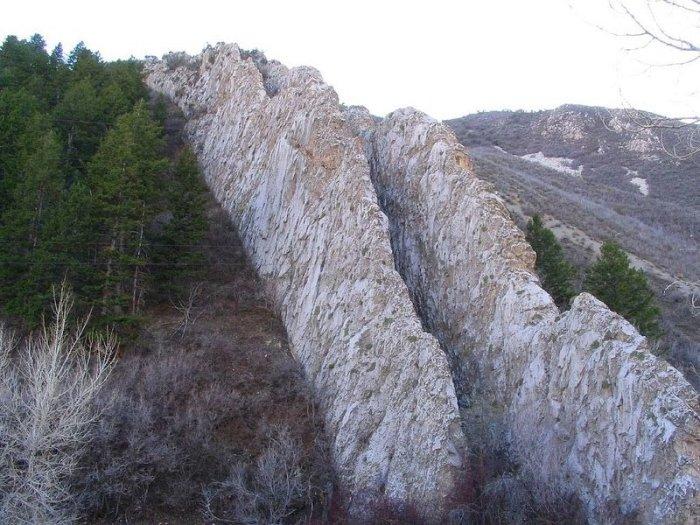 Спуск дьявола — необычная гора в США. ФОТО