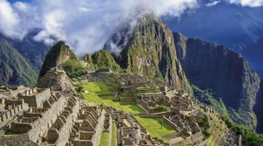 Чокекирао На языке народа кечуа Чокекирао переводится как &laquo;Золотая колыбель&raquo;. Этот древний город инков обнаружили только в 1970-х годах, а большинство туристов не знают о нем до сих пор. Чокекирао архитектурно очень схож со знаменитым Мачу-Пикчу и расположен высоко в горах. Попасть сюда непросто: двухдневный поход по джунглям туристов отчего-то не привлекает.