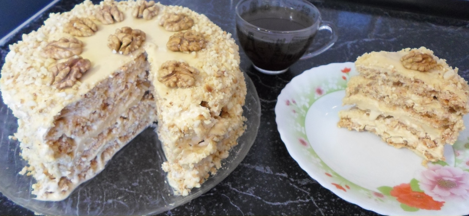 Очень вкусный рецепт: торт безе с грецкими орехами и сливочным кремом