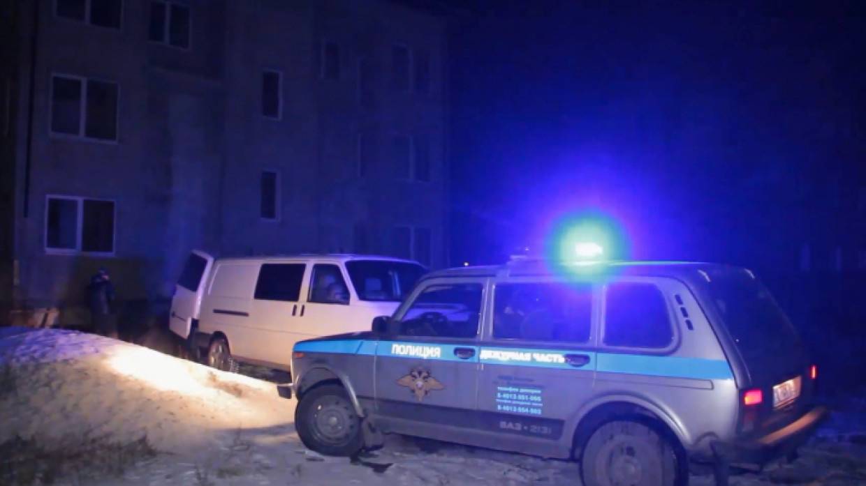 Очевидцы нашли труп мужчины во дворе дома на улице Солдата Корзуна в Петербурге