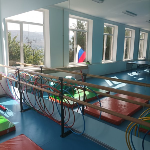 В севастопольской школе открыли два новых спортивных зала