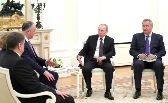 Игорь Додон, Владимир Путин и Дмитрий Рогозин. Фото: GLOBAL LOOK press/Kremlin Pool