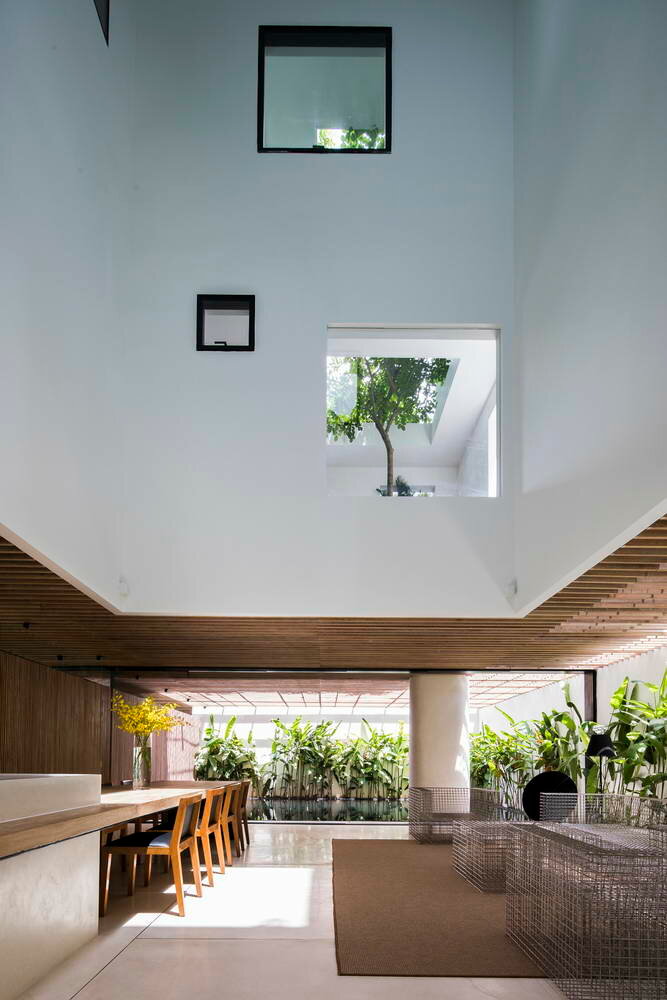 Вьетнамские архитекторы тоже умеют: Дом в плотной застройке с внутренними садами и бассейном архитектура,идеи для дома,интерьер и дизайн