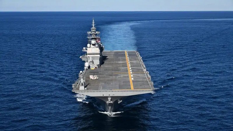 Универсальный десантный корабль "Кага" после первого этапа модернизации, Япония