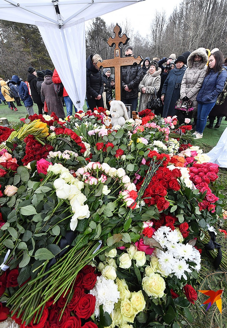 Началова, мавзолей и "глицериновые слезы" наши звезды