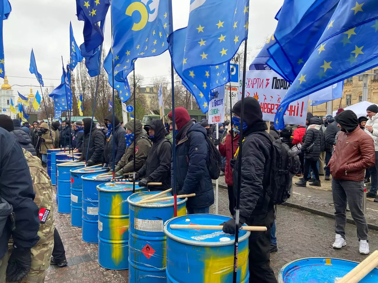 Приехавший в Киев на суд экс-президент Украины Петр Порошенко, которого подозревают в госизмене и...