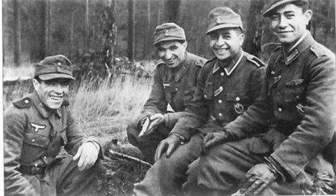  На фото крымские татары в форме Вермахта. Второй слева - дед украинско-татарской певицы Джамалы.