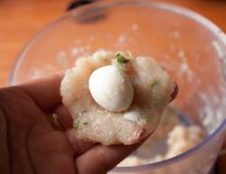 Перепелиные яйца в курином филе