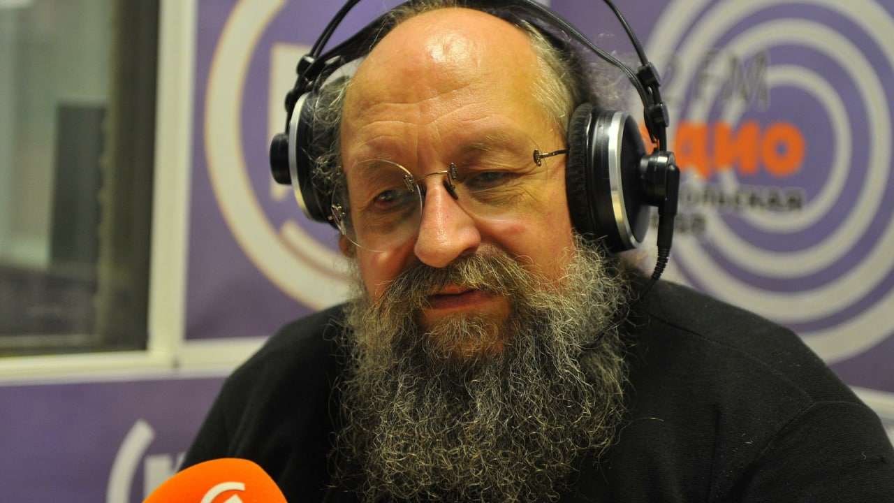 Вассерман призвал граждан игнорировать сбежавшую из России Пугачеву