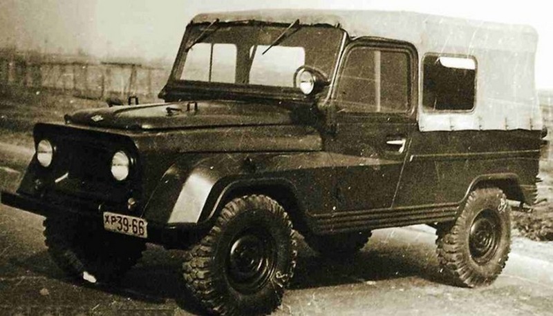Различные версии легендарного советского внедорожника УАЗ-469