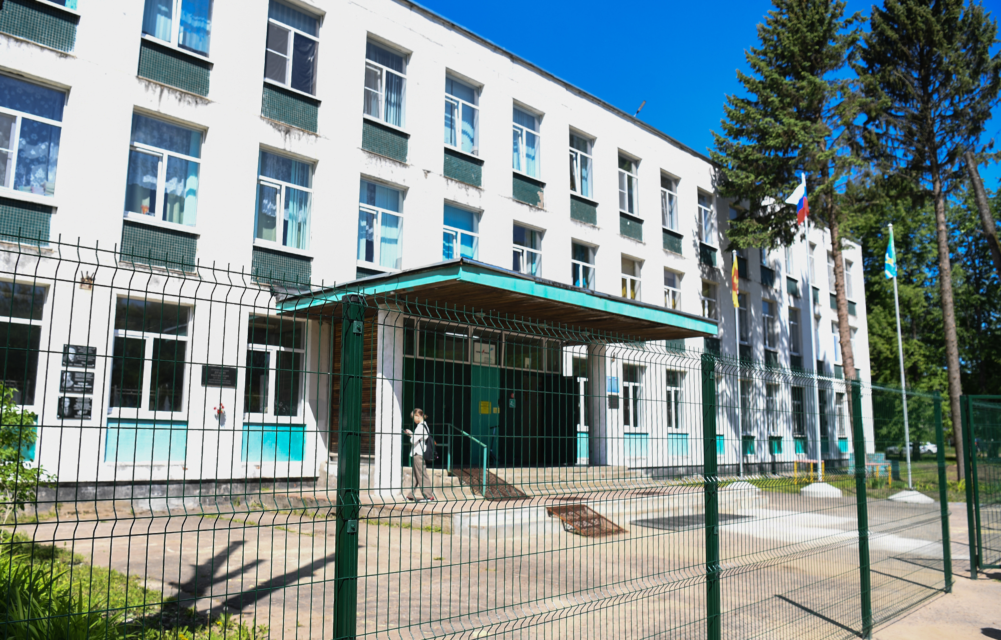 Игорь Руденя посетил две строящиеся школы в Конаковском округе