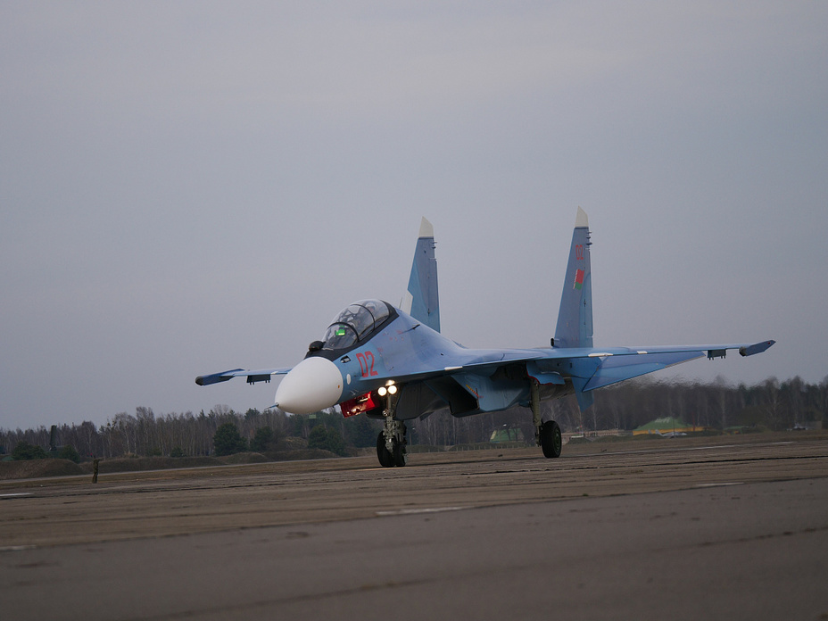 ​Су-30СМ в Барановичах mil.by - Су-30СМ прибыли в Беларусь | Warspot.ru