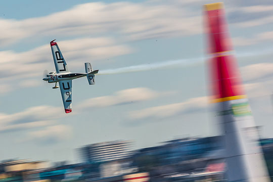     ,   . Red Bull     