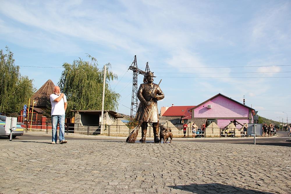 Памятник цыганам в берлине