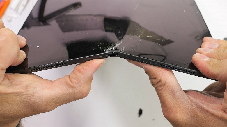 Тончайший iPad Pro 13 легко гнётся руками. Блогер JerryRigEverything проверил новинку Apple
