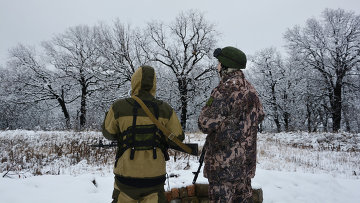 Военнослужащие Народной милиции ЛНР (бригада Призрак) на позициях в поселке Донецкий на линии соприкосновения. Архивное фото