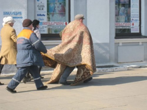 Непонятная любовь русских к коврам ковер, сокровище, ковры, Забавные, поколения, сноса, Купила, например, бабушка, передается, поколение, практически, внуки, избавиться, сделаешь, почти, новый, жалко, выбросить, продолжает