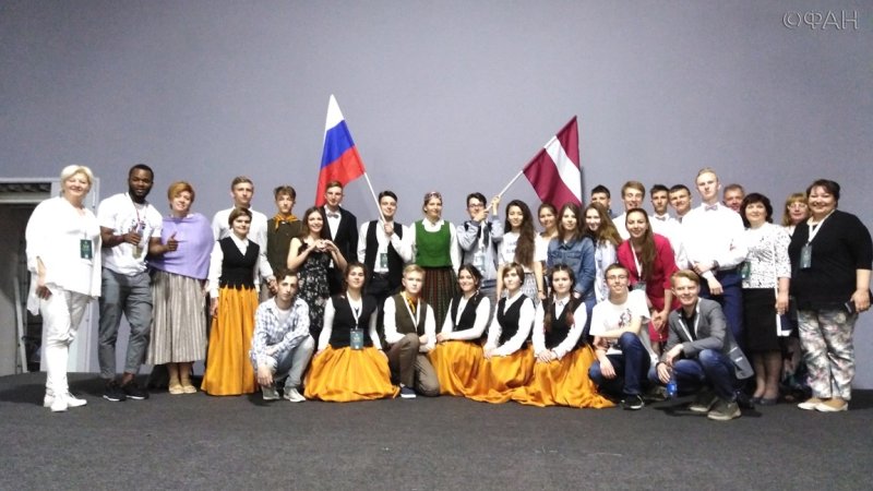 Большая часть латвийской делегации, представители России и других стран