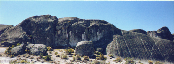 Человек, смотрящий в небо. Источник https://beforeatlantis.com/2019/01/09/three-faces-altered-landforms-or-pareidolia-part-2-a-face-on-the-marcahuasi-plateau/