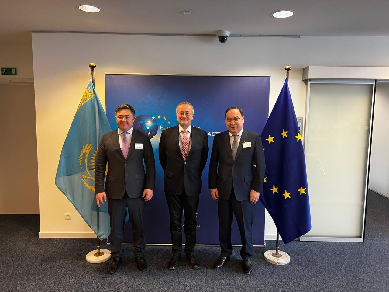 Демарш президента Казахстана: Донбасс – не признавать, России – не кланяться Демарш президента Казахстана: Донбасс – не признавать, России – не кланяться геополитика