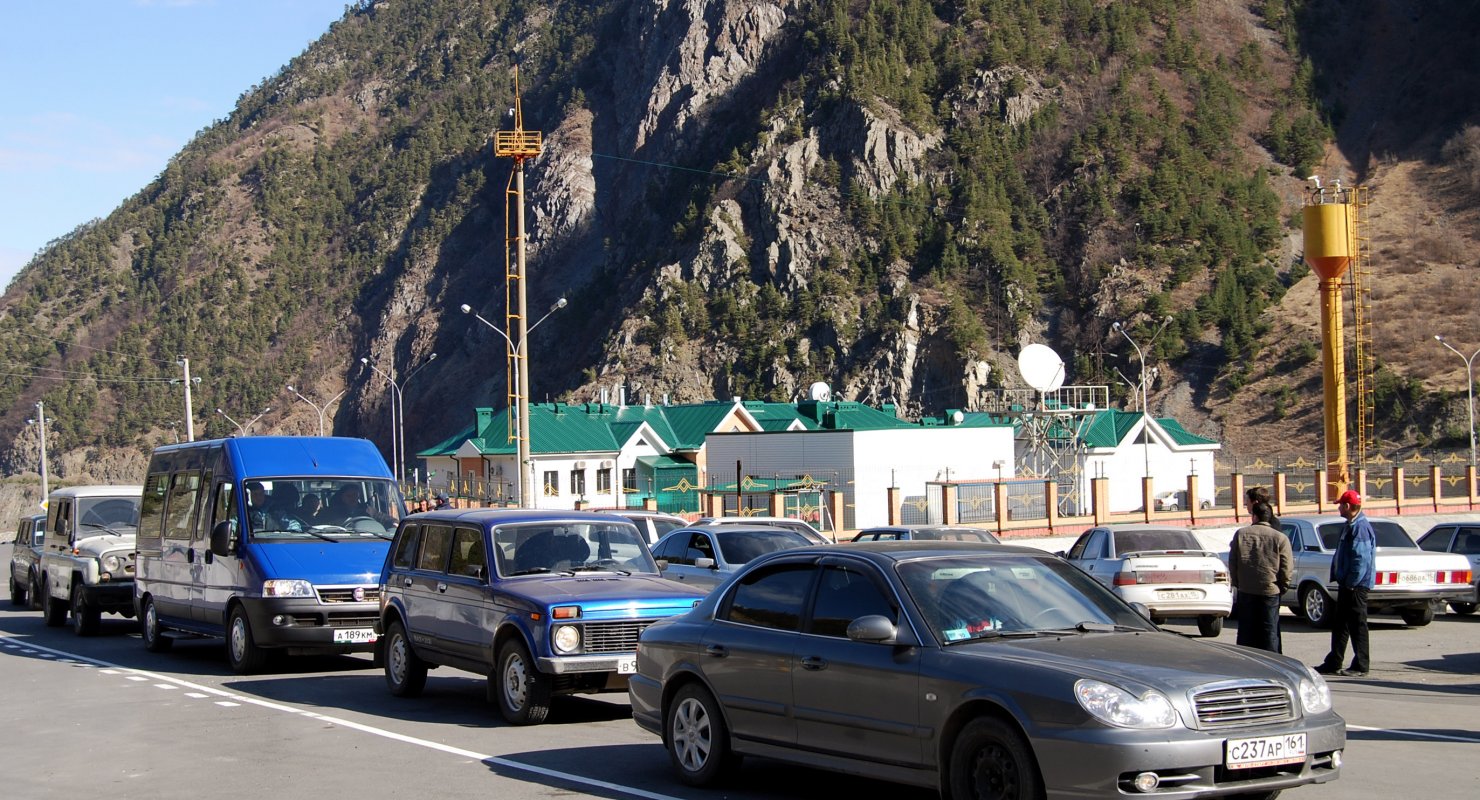 Особенности вождения в Армении: почему там принято гудеть клаксоном и включать аварийку