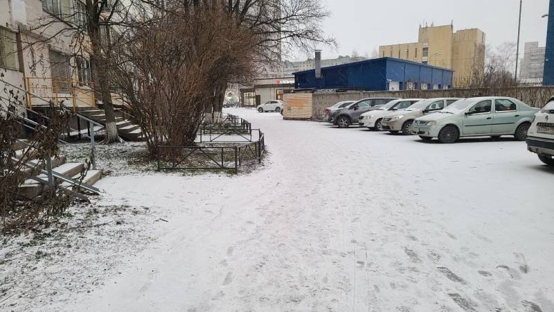 Петербург попал в снежный плен: уборочной техники на улицах города не видно