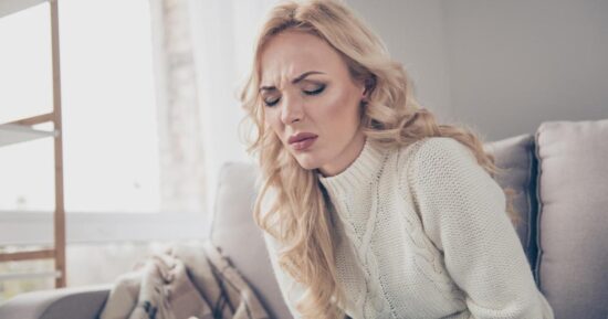 Зубной налет, плохой сон и еще 8 неочевидных признаков серьезных проблем с ЖКТ