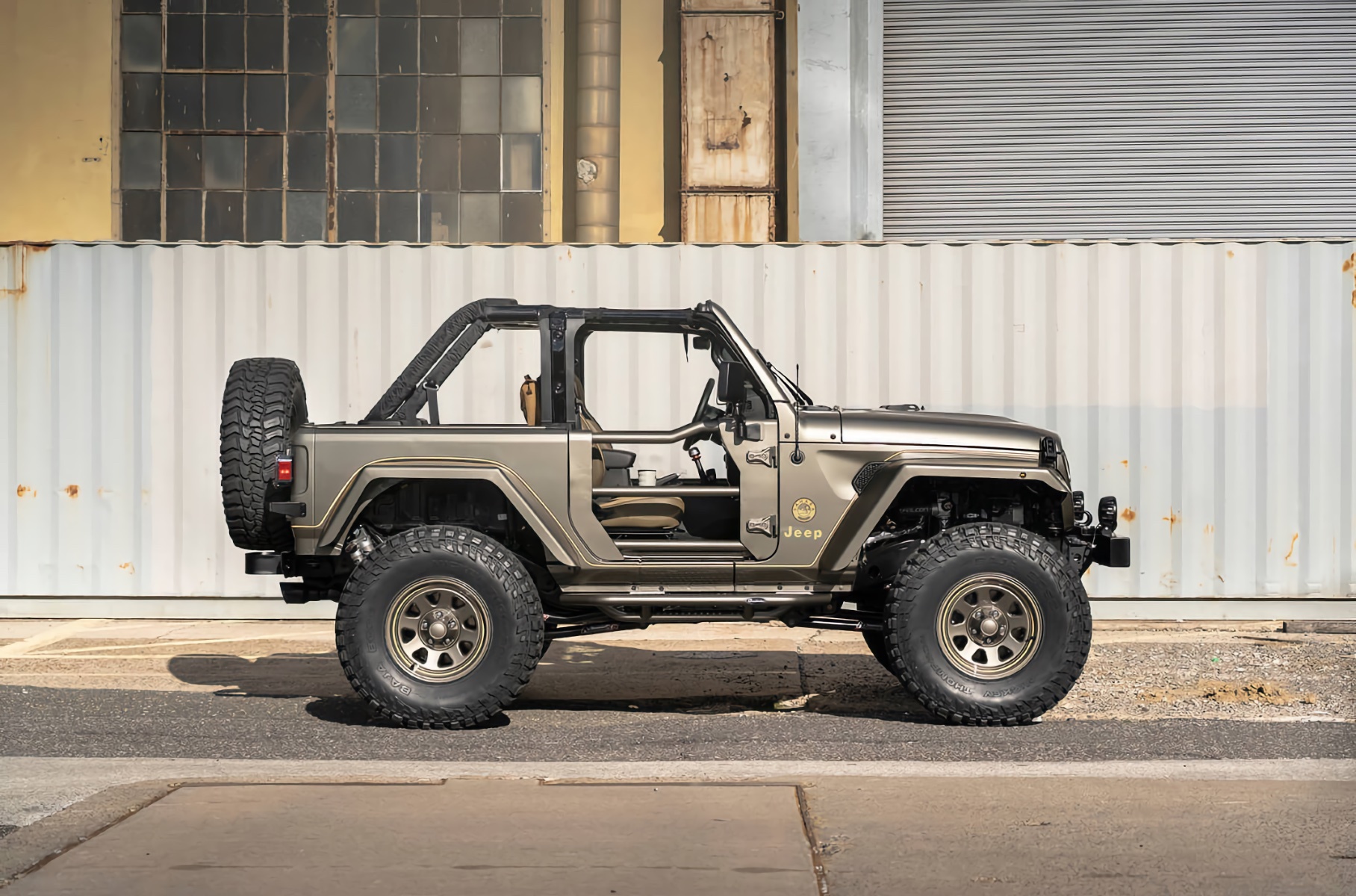 Продавец запчастей для Jeep построил Wrangler в стиле ретро Новости