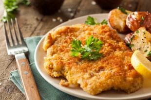 Хрустящий, с долькой лимона. Проверенные рецепты шницеля