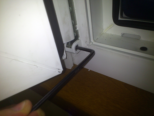 kak-regulirovat-plastikovye-balkonnye-dveri