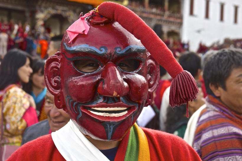 Изумительные культурные традиции и священные праздники Бутана в 15 фотографиях